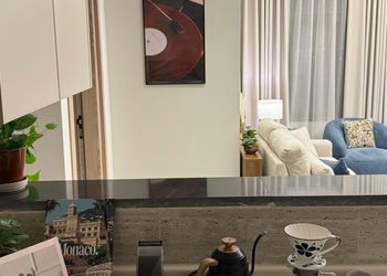 شقة بغرفة معيشة وغرفتين نوم 