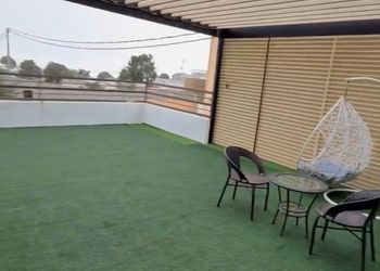 استديو بسرير ماستر وأثاث مريح 