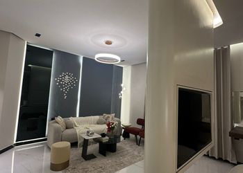 استديو بسرير ماستر وجلسه جانبيه