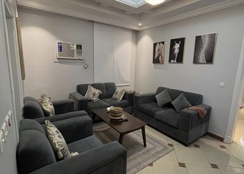 شقة بغرفتين نوم وصالة بدخول ذاتي