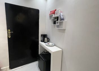 استديو بسرير ماستر وجلسة 