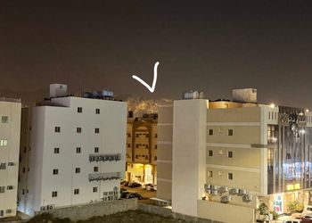 شقة بغرفة معيشة وغرفة نوم 