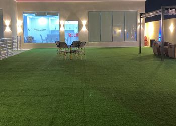 شالية بمجلس مطل على المسبح 