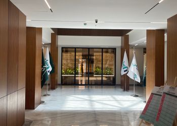 شقة بغرفة معيشة وغرفتين نوم 