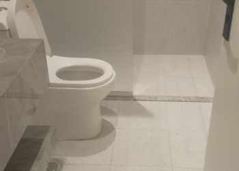 شقة بغرفة معيشة وغرفتين نوم 