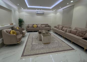 شاليه بمجلس وفناء خارجي
