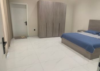 شاليه بمسطح اخضر و مسبح