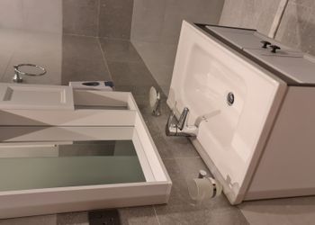 شقة بغرفة معيشة وغرفة نوم