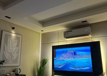 استديو بأثاث مريح وبسيط 