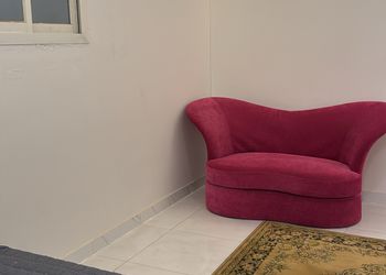 شقة بصالة وغرفتين نوم 