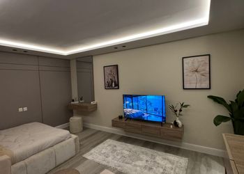 استديو بدخول ذاتي وتصميم هادئ 