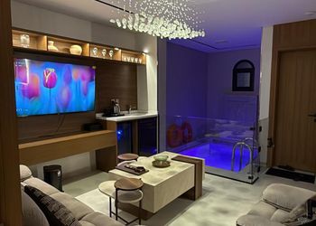 شاليه بصالة مريحة ومسبح داخلي