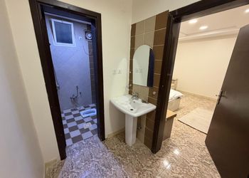 استديو بأثاث مريح وبسيط 