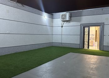 شاليه بصالة مطلة على المسبح 