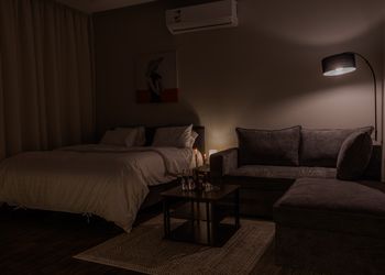استديو بسرير ماستر وجلسة 