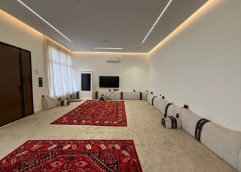شاليه بجلسة خارجية ومسبح