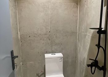 استديو بسرير ماستر وأثاث مريح 