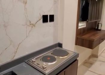 استديو بأثاث مريح وبسيط 
