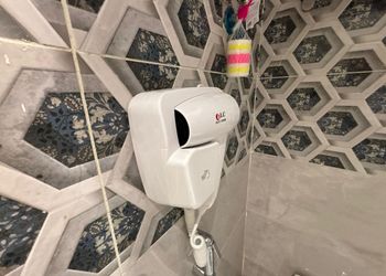 استديو بأثاث مريح وبسيط 