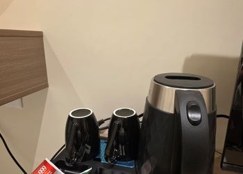 شقة بغرفة معيشة وغرفة نوم 