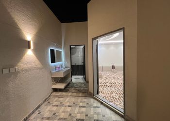 شاليه بمسطح اخضر ومسبح