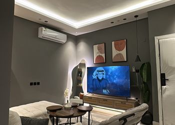 شقة بدخول ذاتي وتصميم هادئ