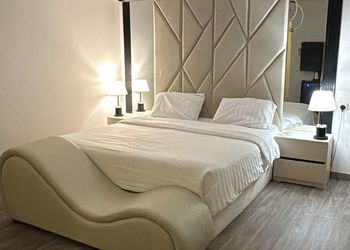 استديو بأثاث مريح وبسيط 