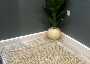 استديو بأثاث مريح وبسيط 