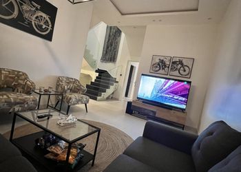 شقة دورين بصالة دخول ذاتي 