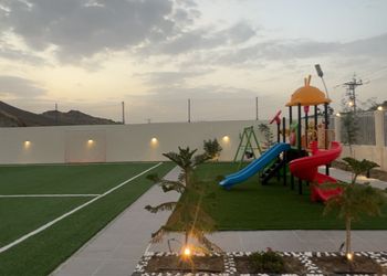 استراحة بجلسة وألعاب أطفال 