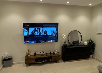 استديو بأثاث مريح وبسيط 
