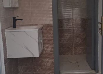 استراحة بمسطح اخضر وجلسة خارجية
