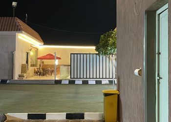 شاليه بجلسة خارجية ومسبح