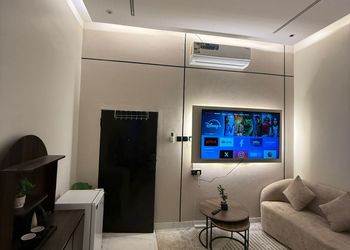 استديو بأثاث مريح وبسيط 