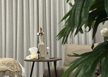 استديو بأثاث مريح وبسيط 