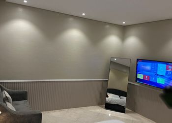 استديو بسرير ماستر وأثاث مريح 