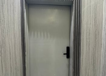 استديو هادئ بدخول ذاتي 