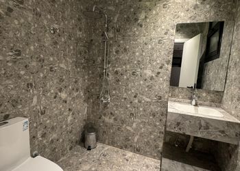 شقة بغرفة معيشة وغرفتين نوم 
