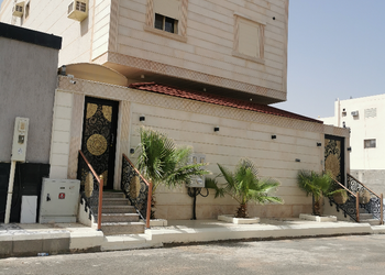 استوديو بسرير ماستر