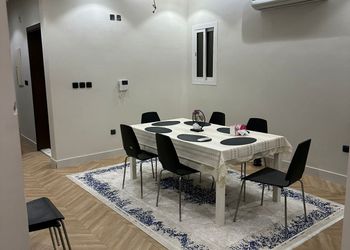 شقة بغرفة معيشة وغرفة نوم 