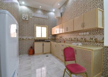 استراحة بملعب كرة طائرة وجلسة 