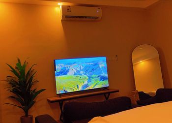 استديو بسرير ماستر وأثاث مريح 