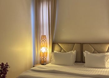 استديو بأثاث مريح وبسيط 