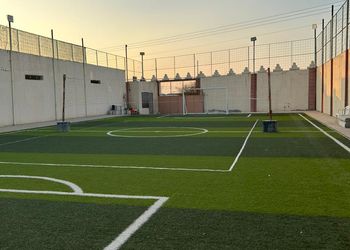 استراحة بمسبح خارجي وجلسة خارجية