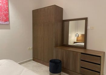 شاليه بصالة مطلة على الحديقة