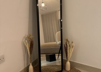 شقة بصالة انيقة وإطلالة مميزة