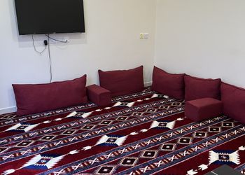 شاليه بجلسة خارجية ومسبح خارجي