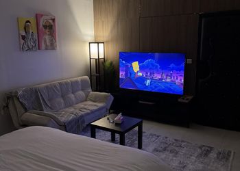 استديو أنيق بسرير ماستر وجلسة جانبية 