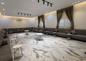 استراحة بجلسة خارجية ومسطح اخضر