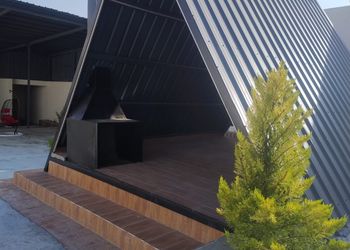 شالية بمجلس مطل على الفناء الخارجي 